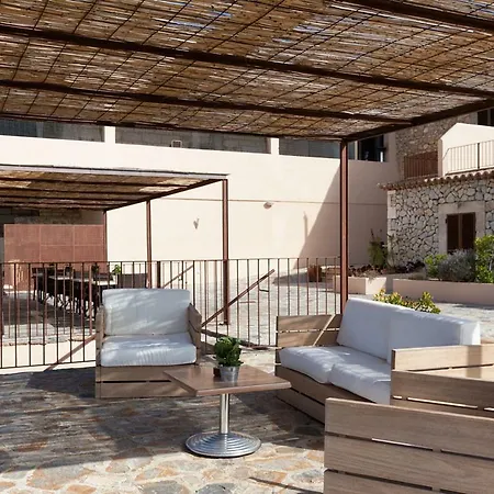 Riera Hotel
